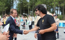 Escultor Paulo Moura com Presidente da Câmra Municipal de Carrazeda de Ansiães, José Luís Correia